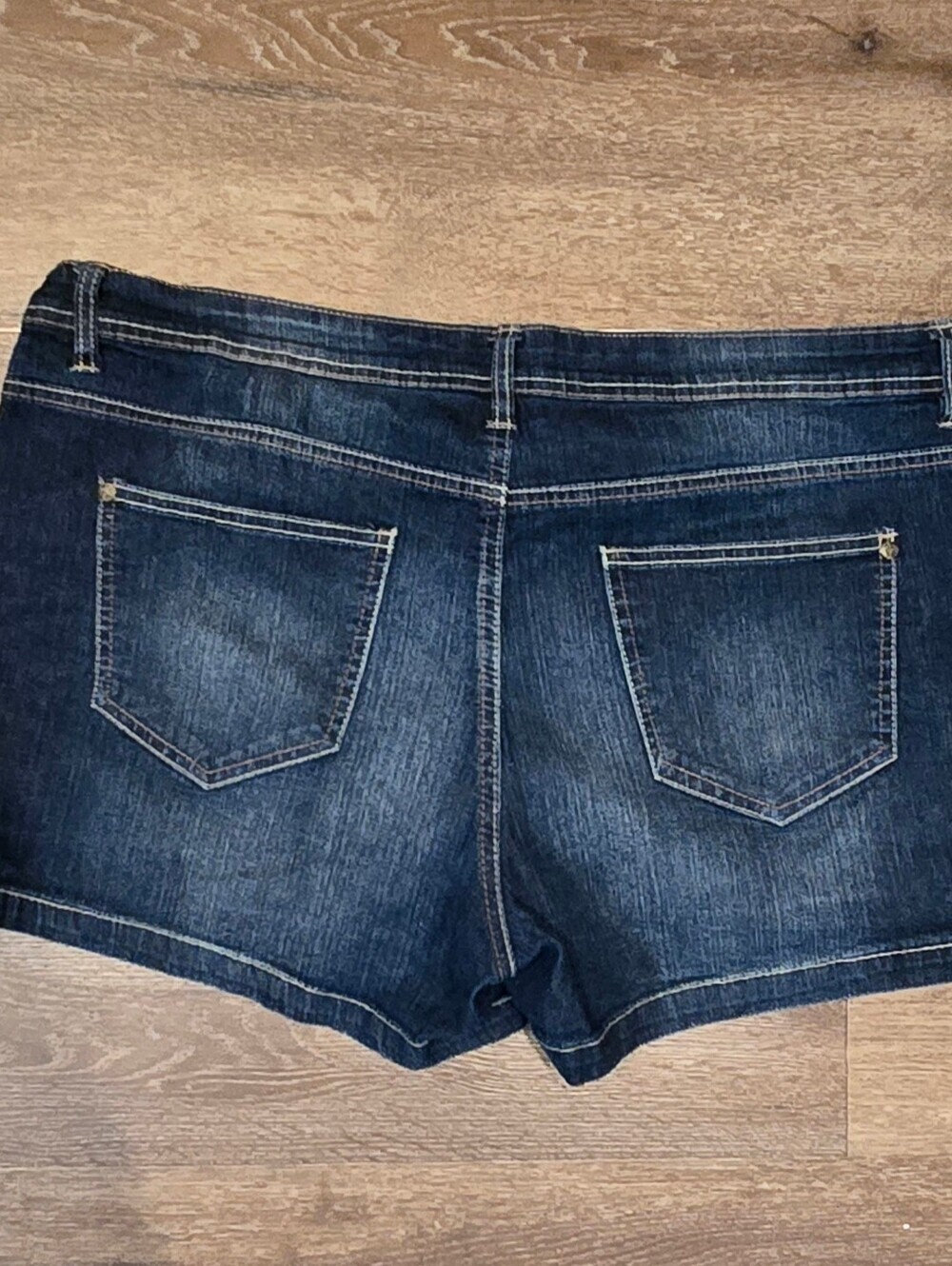 mySTYLE Women's Dark Wash Denim Shorts - Size 16 - Picture 3 of 4